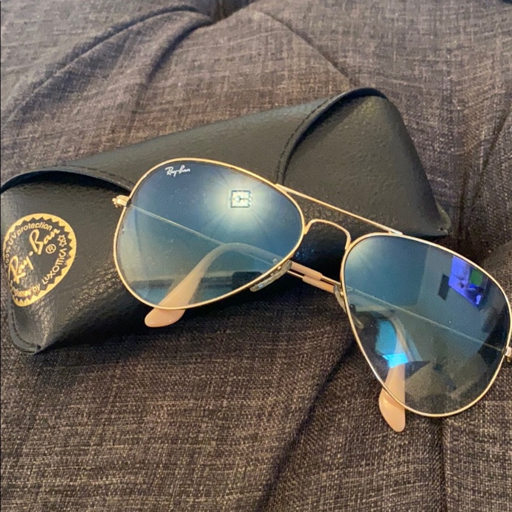 Ray ban aviator sunglasses. Gradient blue